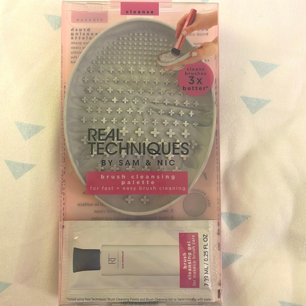 NWT Real Techniques Brush Cleaning Palette
